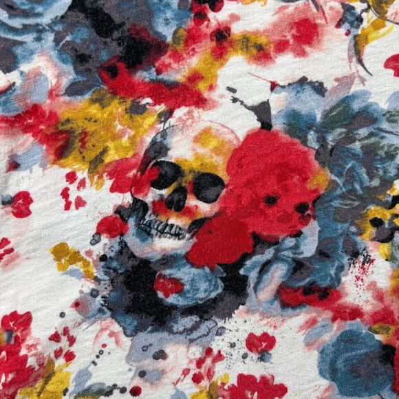 Torrid Classic Fit Tee Top Skulls Floral V-Neck Rock Punk Grunge Size 1 1X H211 - Picture 3 of 10